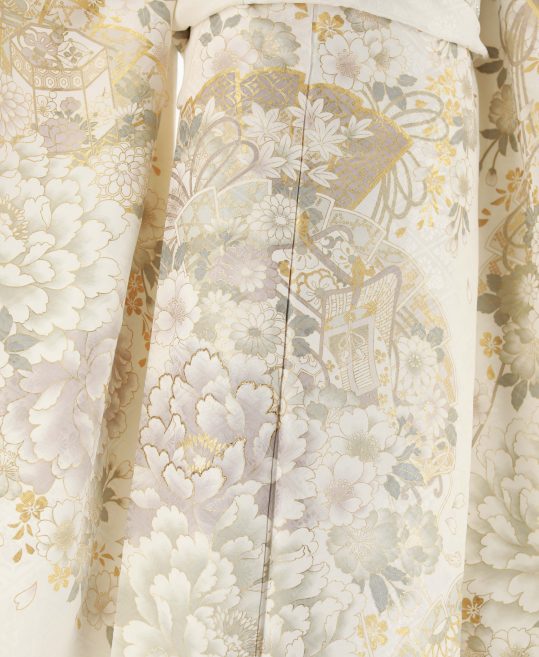 参列振袖[キレイ系]白にグレーとゴールドの花々と御所車[身長166cmまで]No.1096